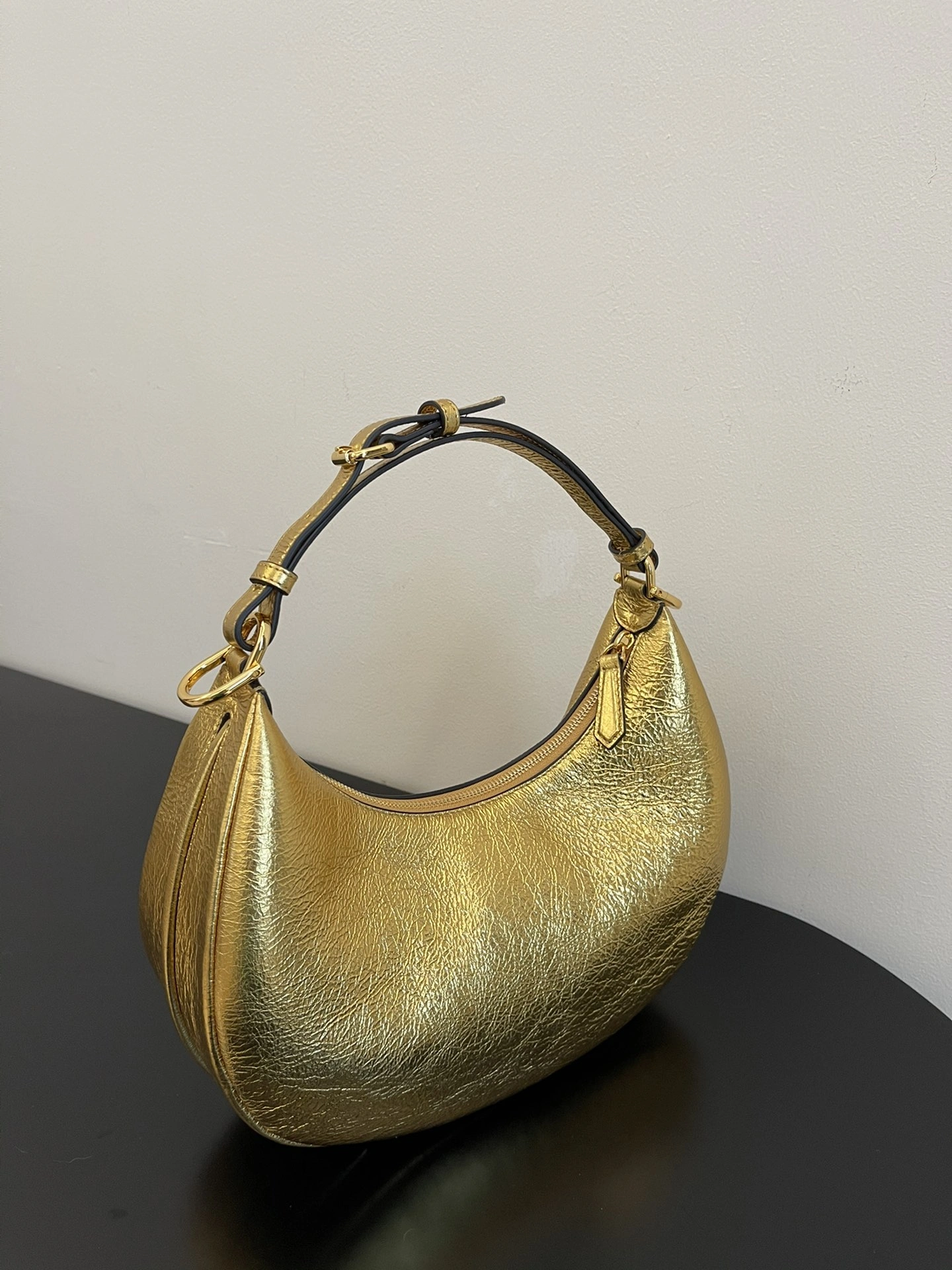 Fendi Hobo Bags Vibrant 76813