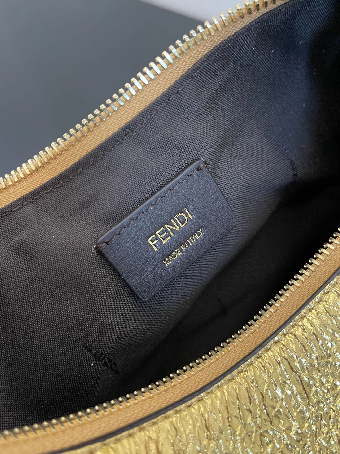 Fendi Hobo Bags Vibrant 76813