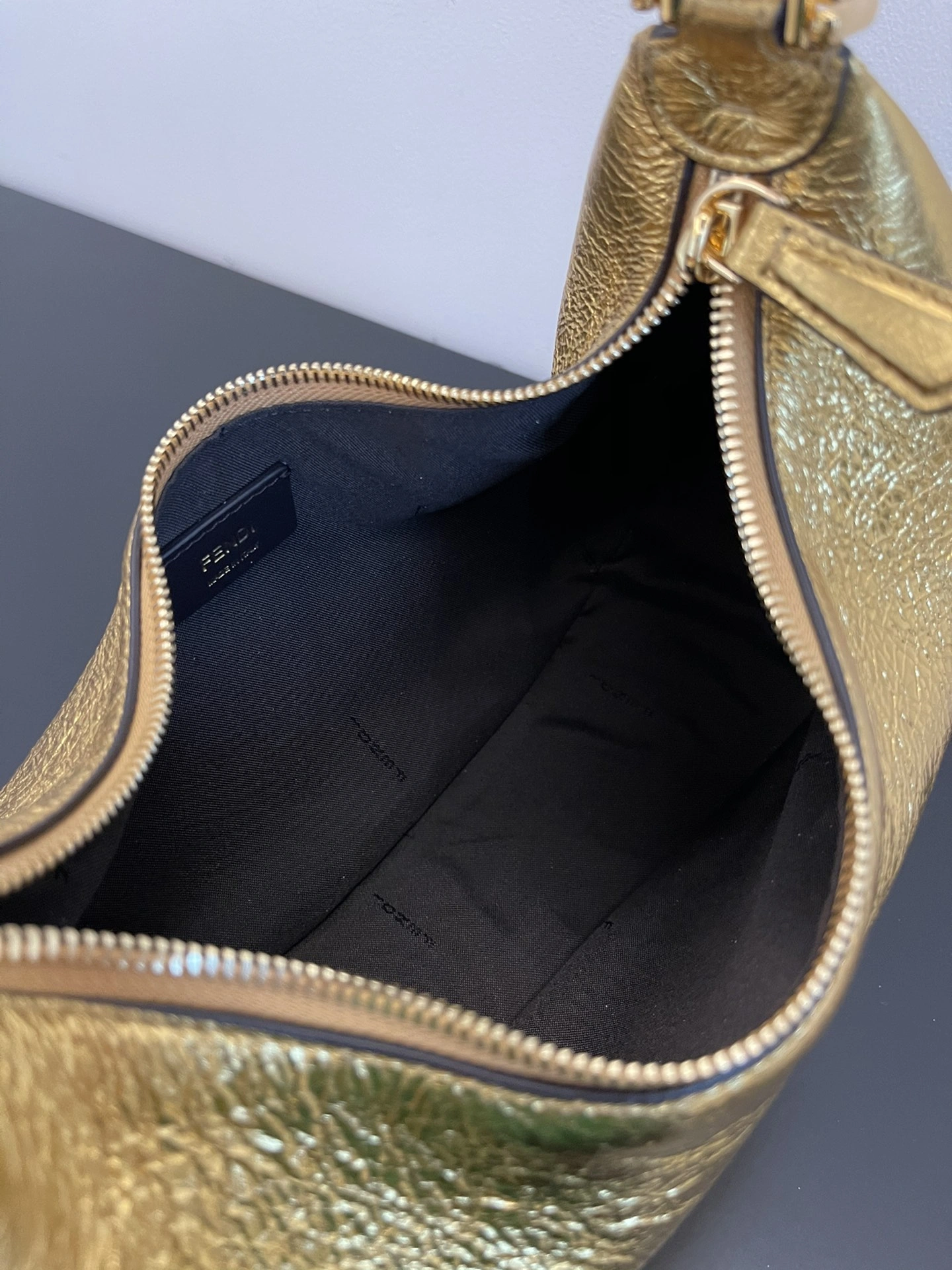Fendi Hobo Bags Vibrant 76813