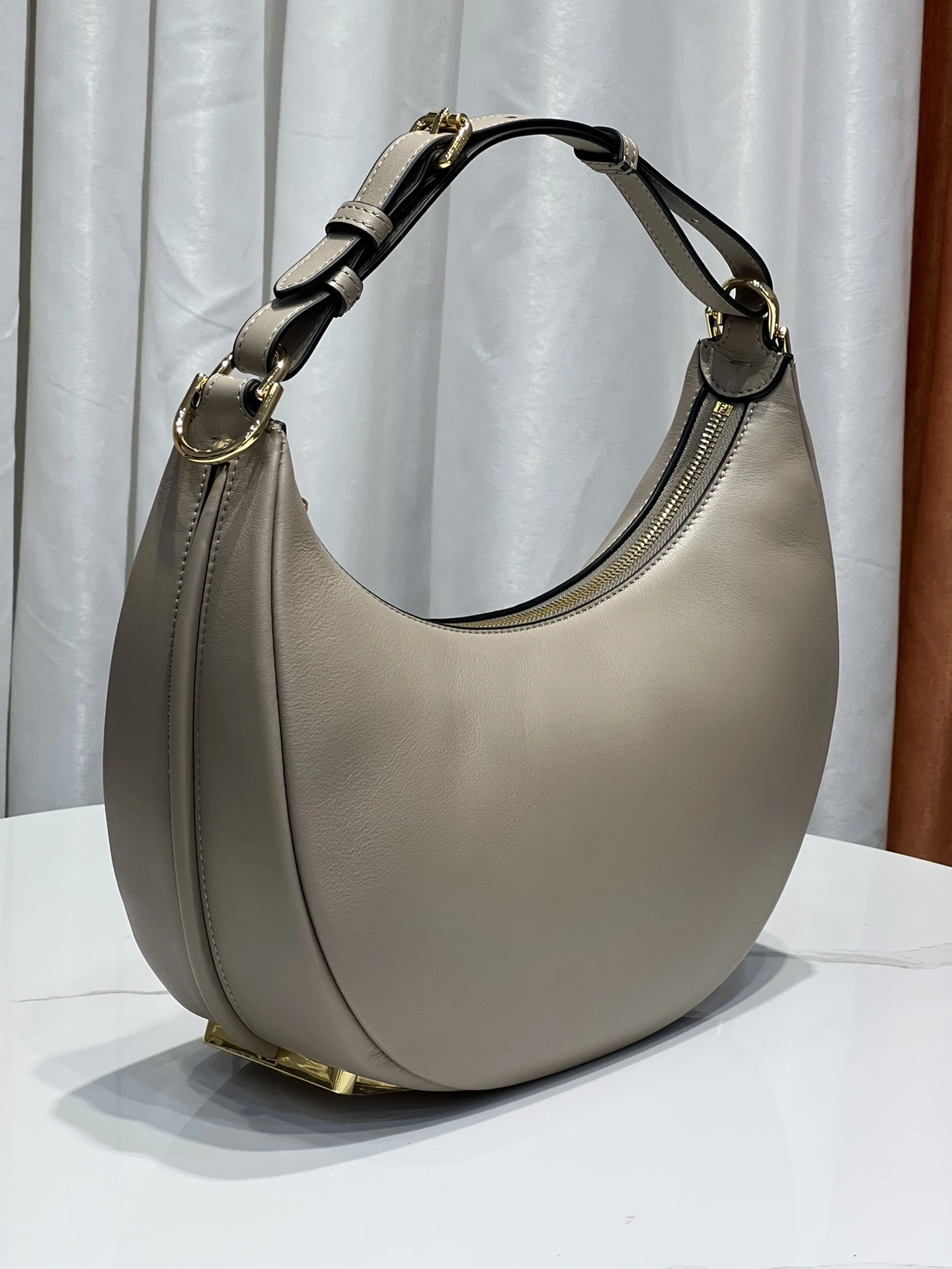 Fendi Hobo Bags Sporty 76810