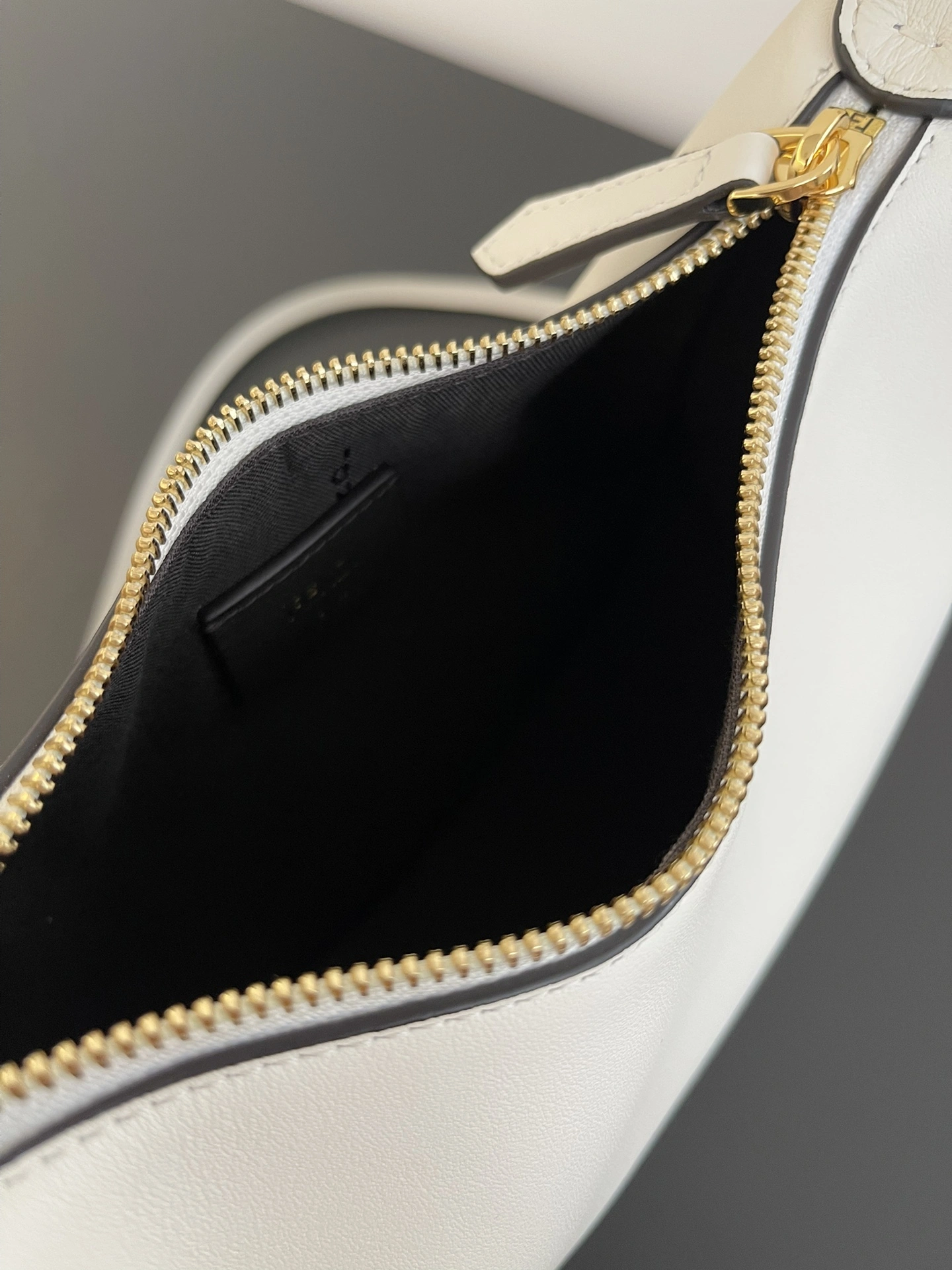 Fendi Hobo Bags Premium 76807