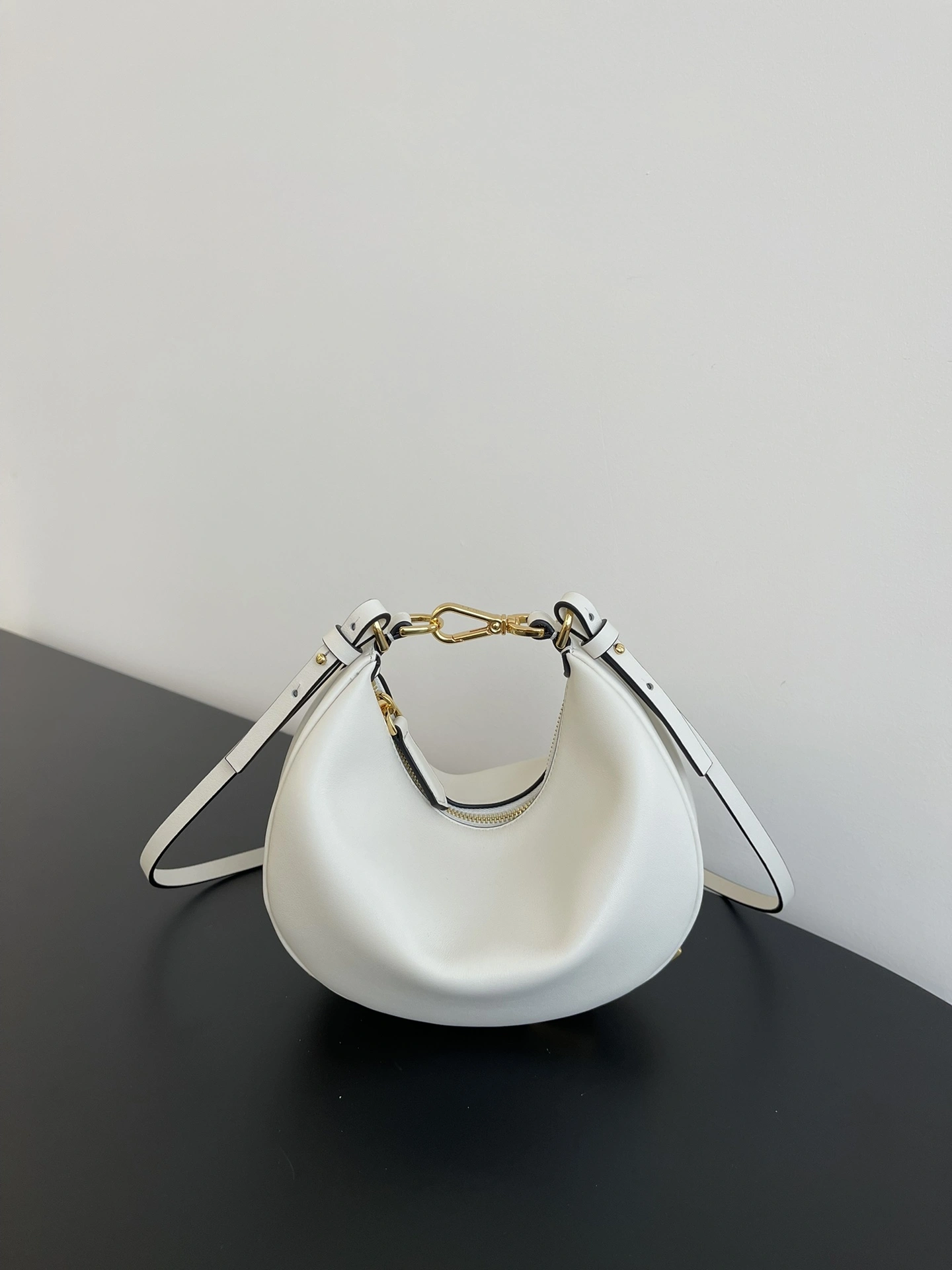 Fendi Hobo Bags Premium 76807