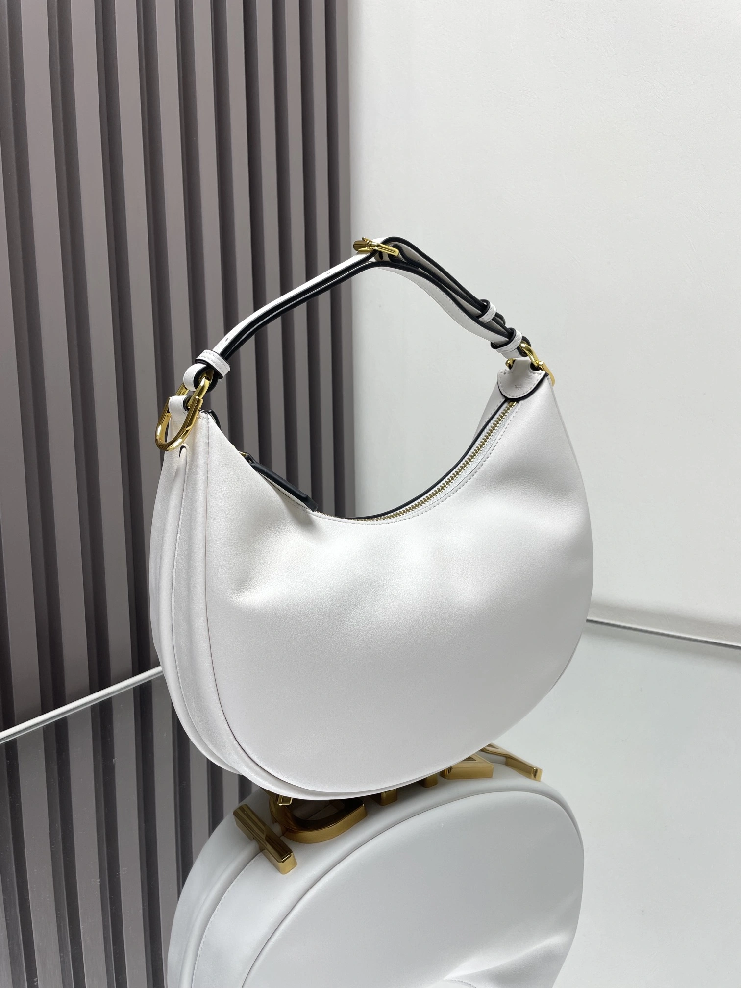 Unisex Fendi Hobo Bags 69883