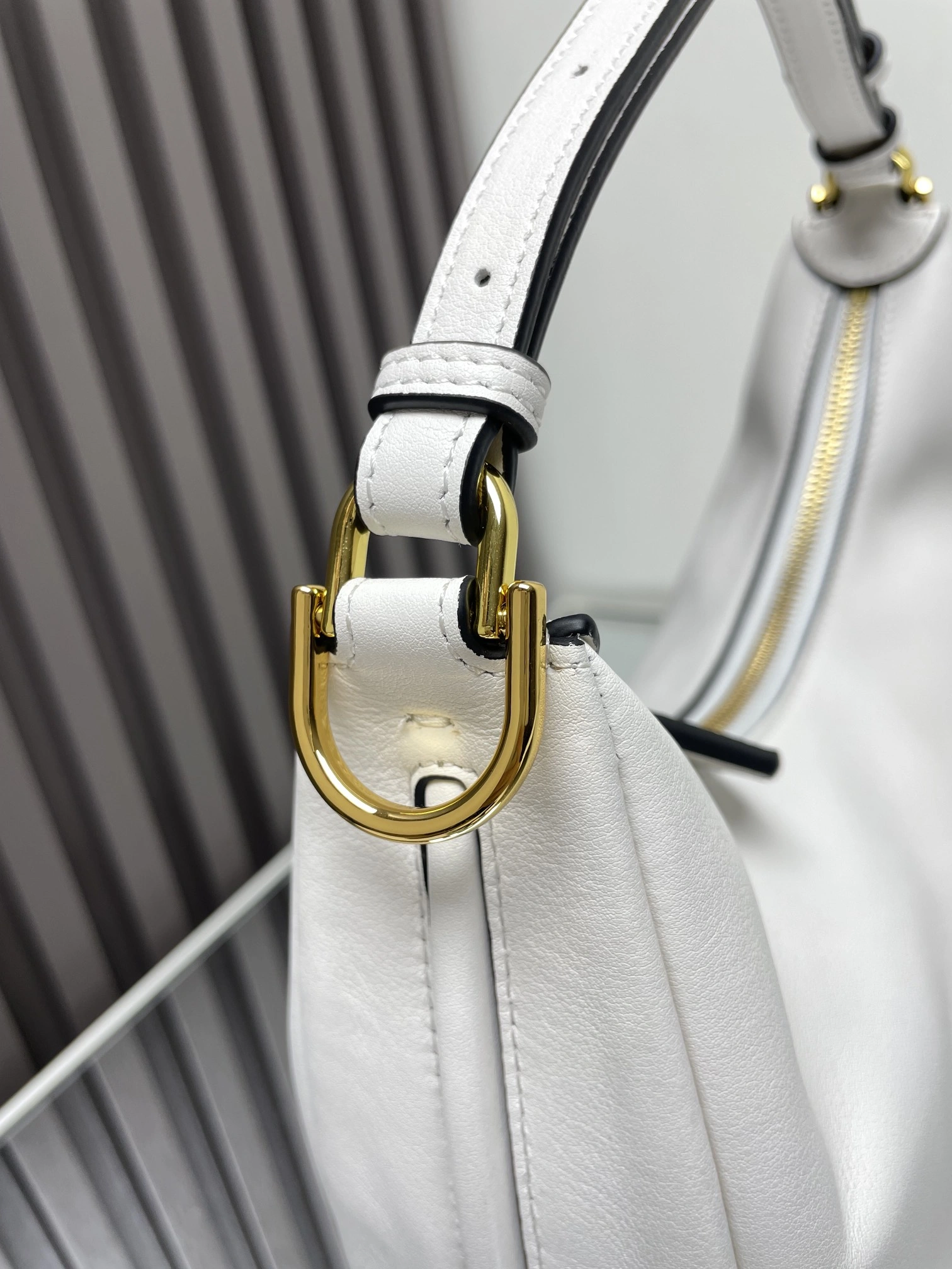 Unisex Fendi Hobo Bags 69883