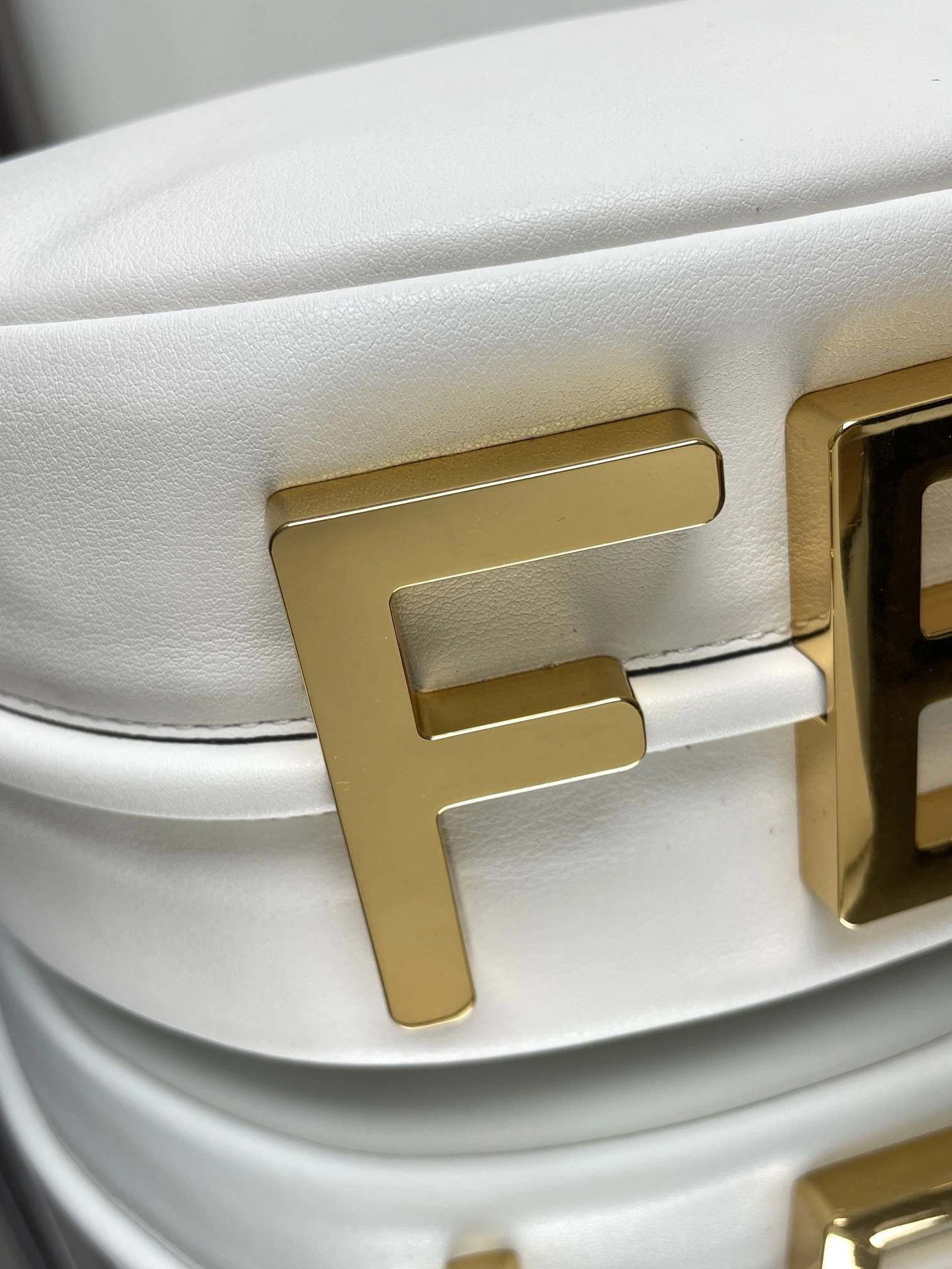Unisex Fendi Hobo Bags 69883