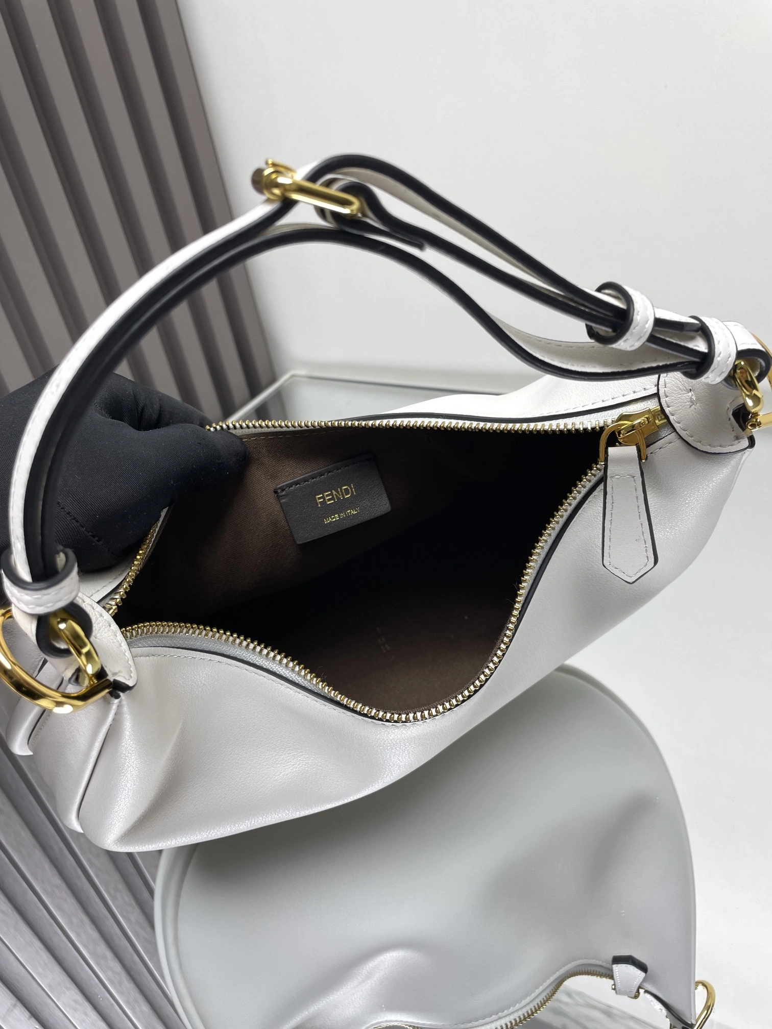 Unisex Fendi Hobo Bags 69883