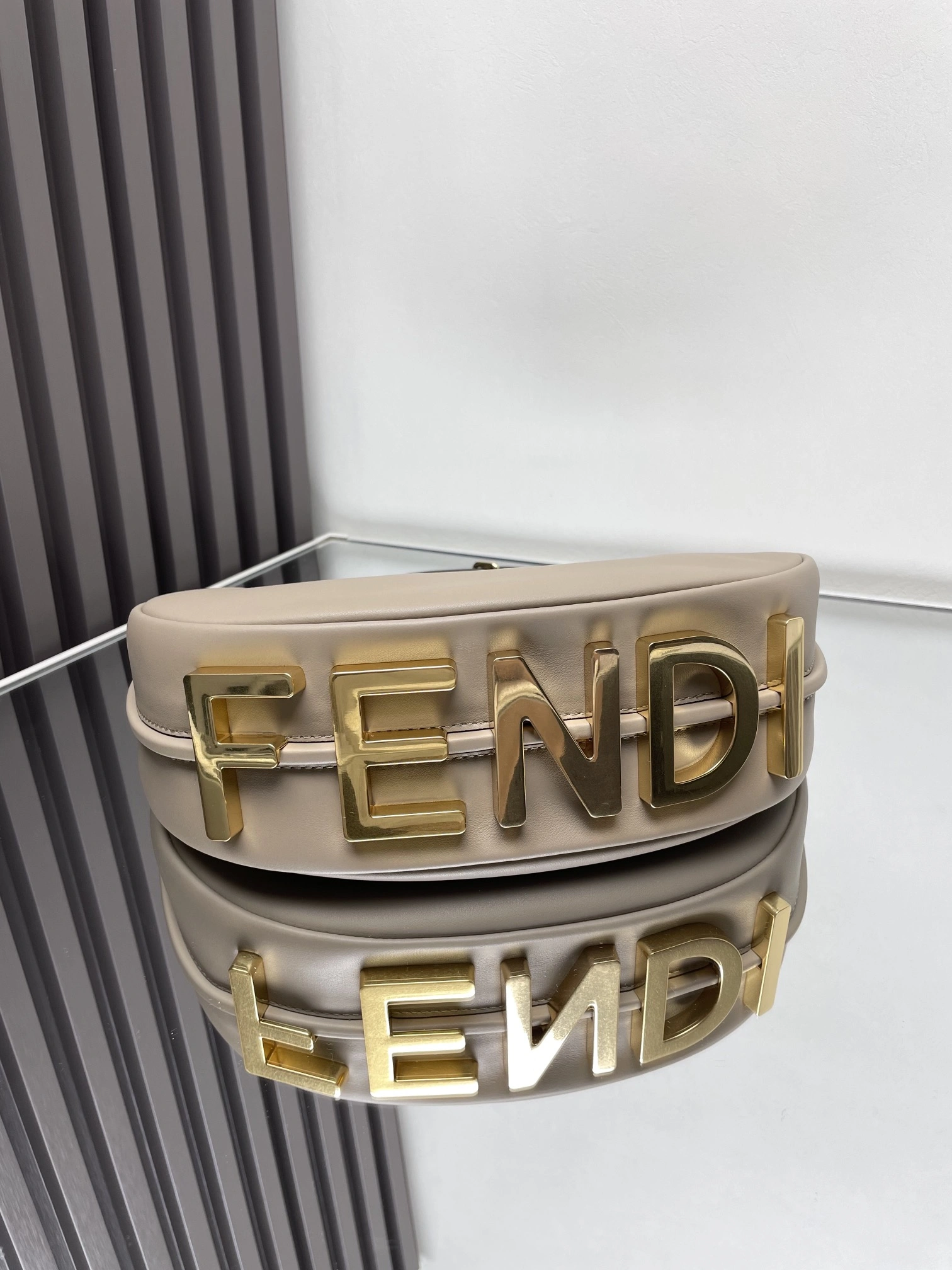 Fendi Hobo Bags Versatile 69910
