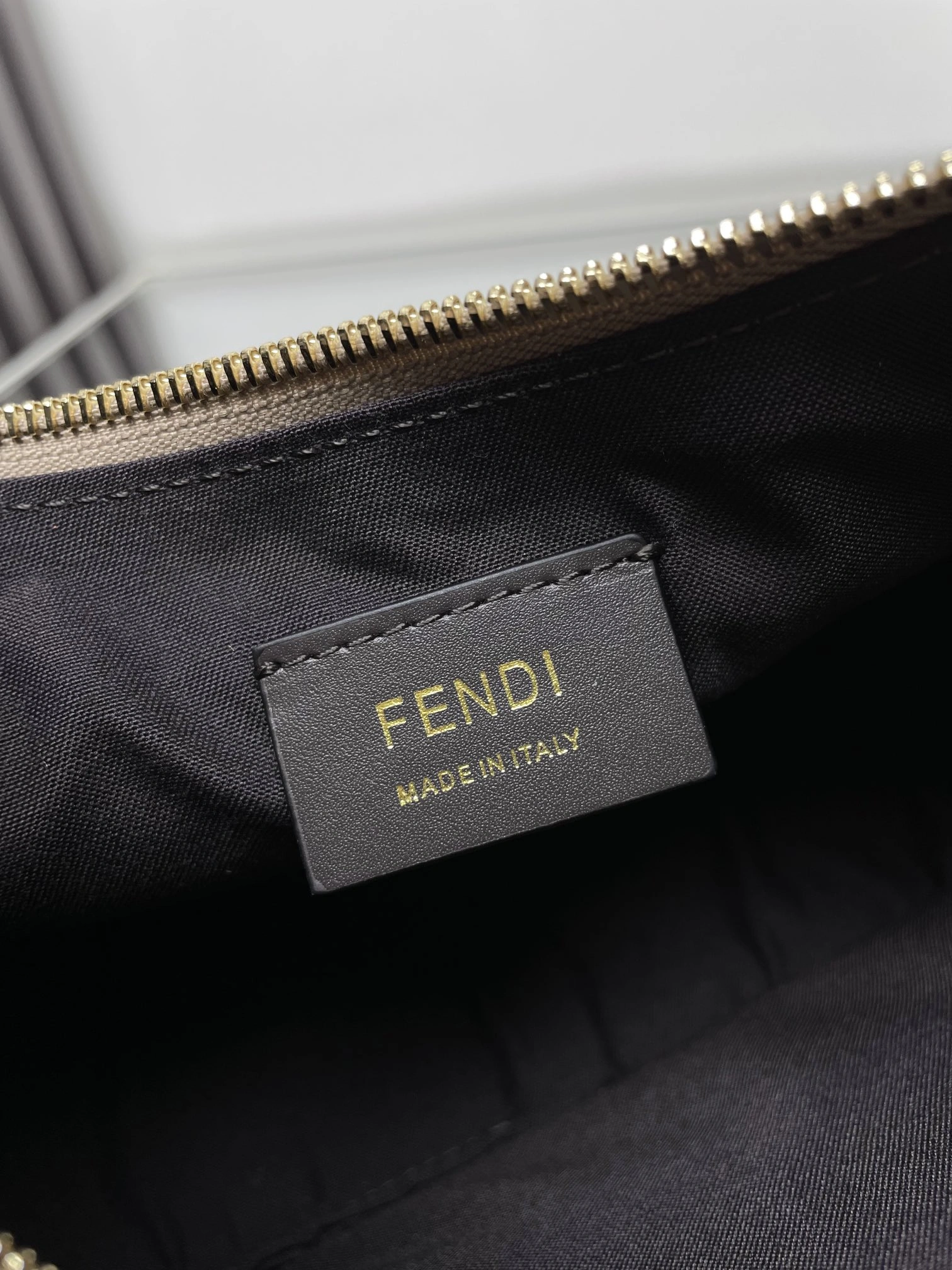 Fendi Hobo Bags Versatile 69910