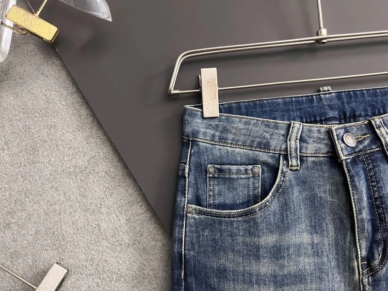 Vibrant Fendi Jeans 122488