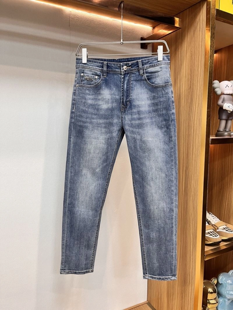 Classic Fendi Jeans 121819