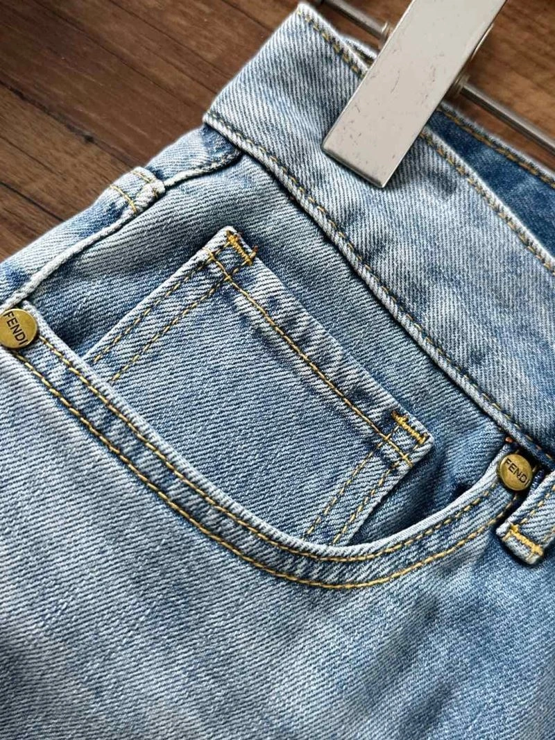 Elegant Fendi Jeans 121828