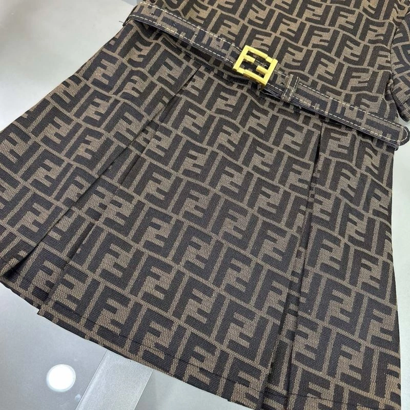 Sleek Fendi Kids 121149