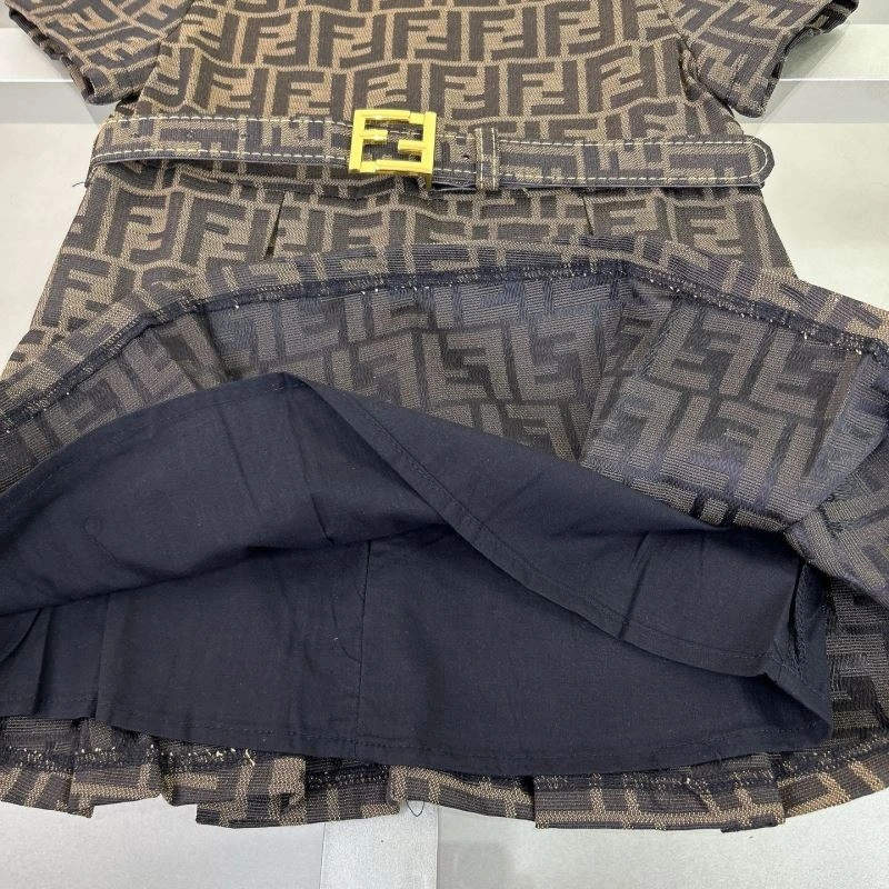 Sleek Fendi Kids 121149