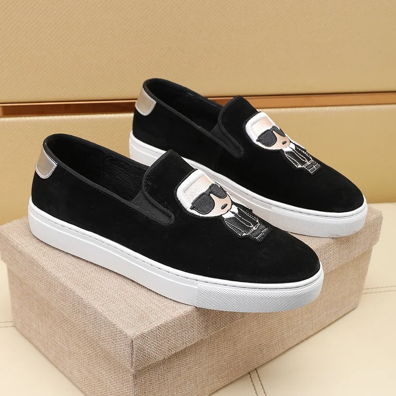 Fendi Low Shoes Sophisticated 23239