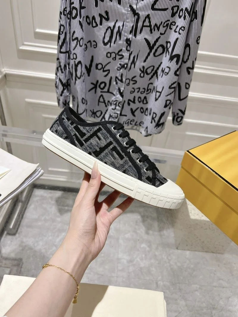 Flexible Fendi Low Shoes 23542