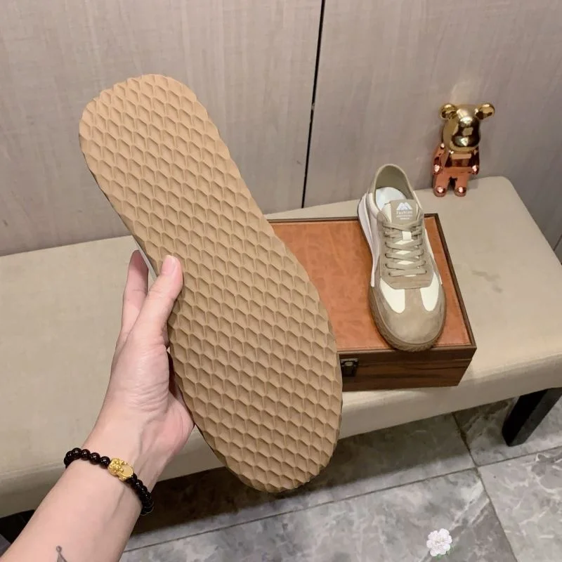 Fendi Low Shoes Elegant 23582