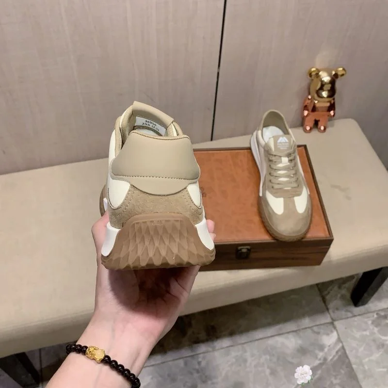 Fendi Low Shoes Elegant 23582