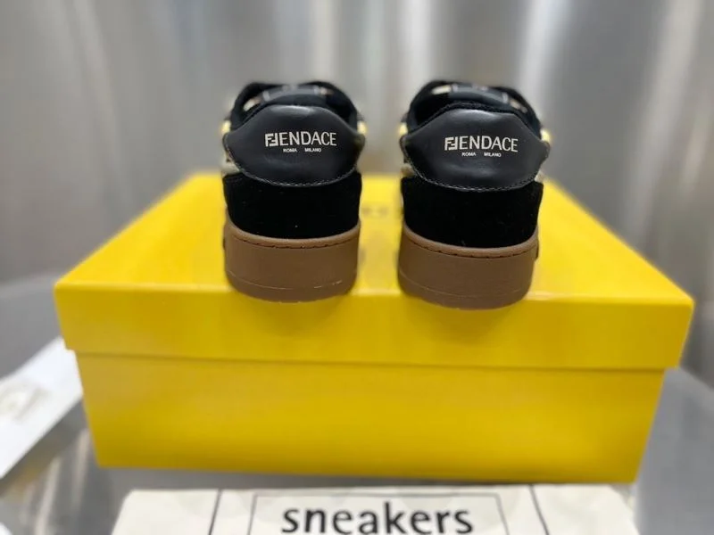 Elegant Fendi Low Shoes 23292