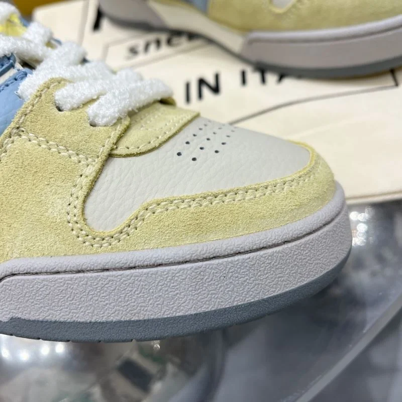Trendsetting Fendi Low Shoes 23288
