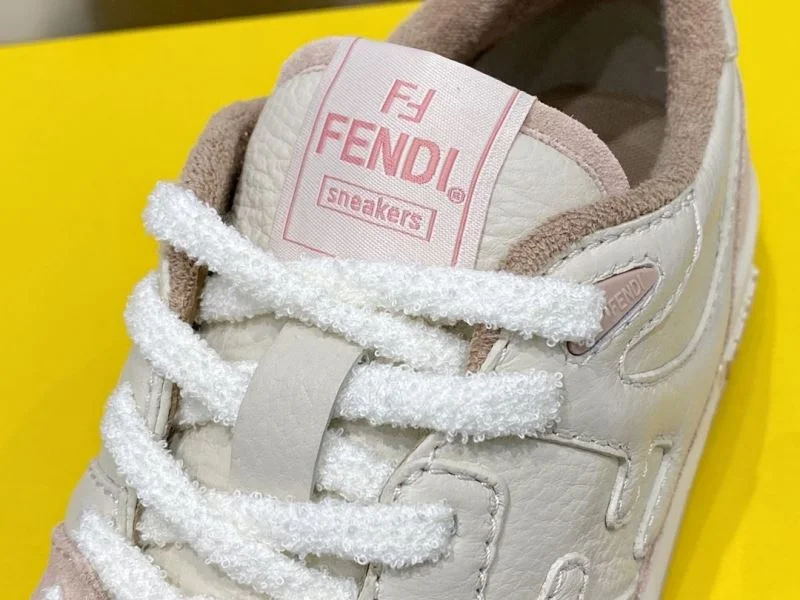 Compact Fendi Low Shoes 23285