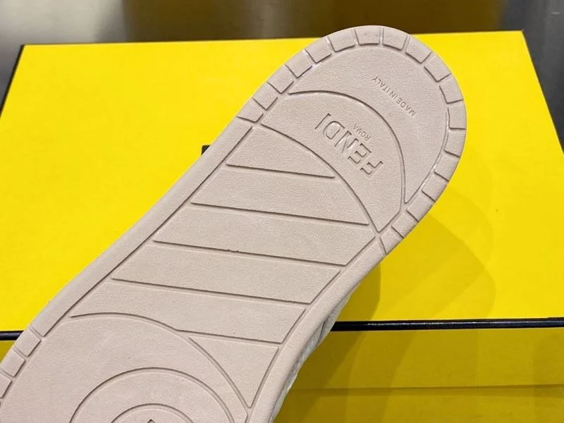 Compact Fendi Low Shoes 23285