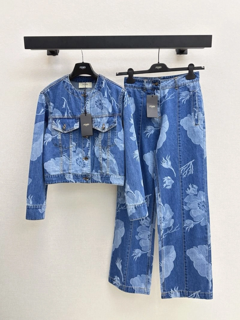 Fendi Outwear Attractive 120441
