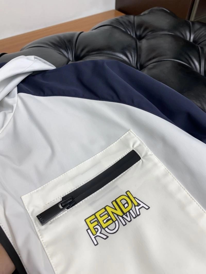 Fendi Outwear Comfortable 121529
