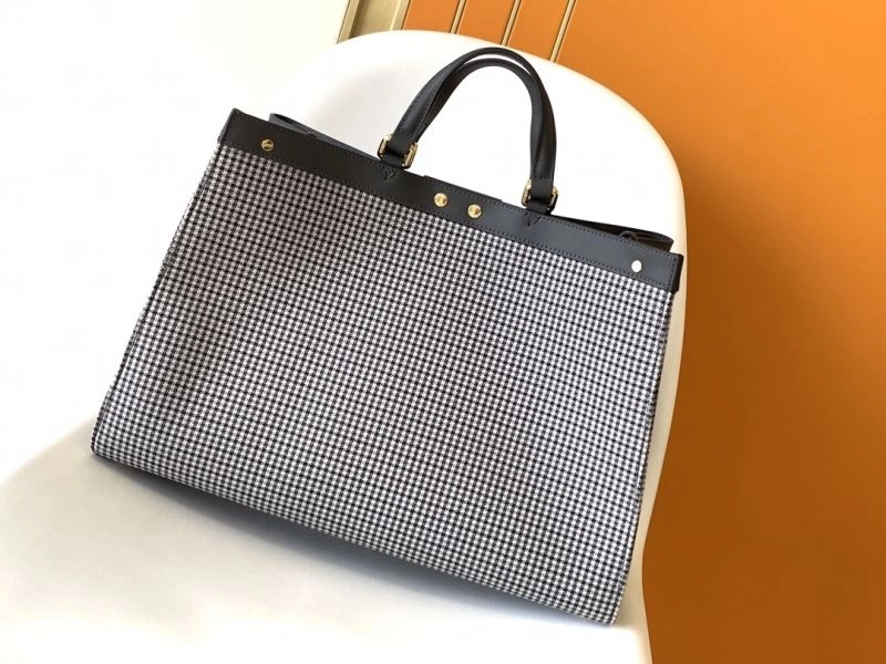 Sleek Fendi Peekaboo Bags 72943