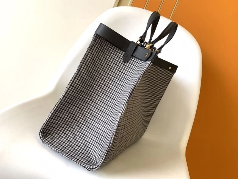 Sleek Fendi Peekaboo Bags 72943