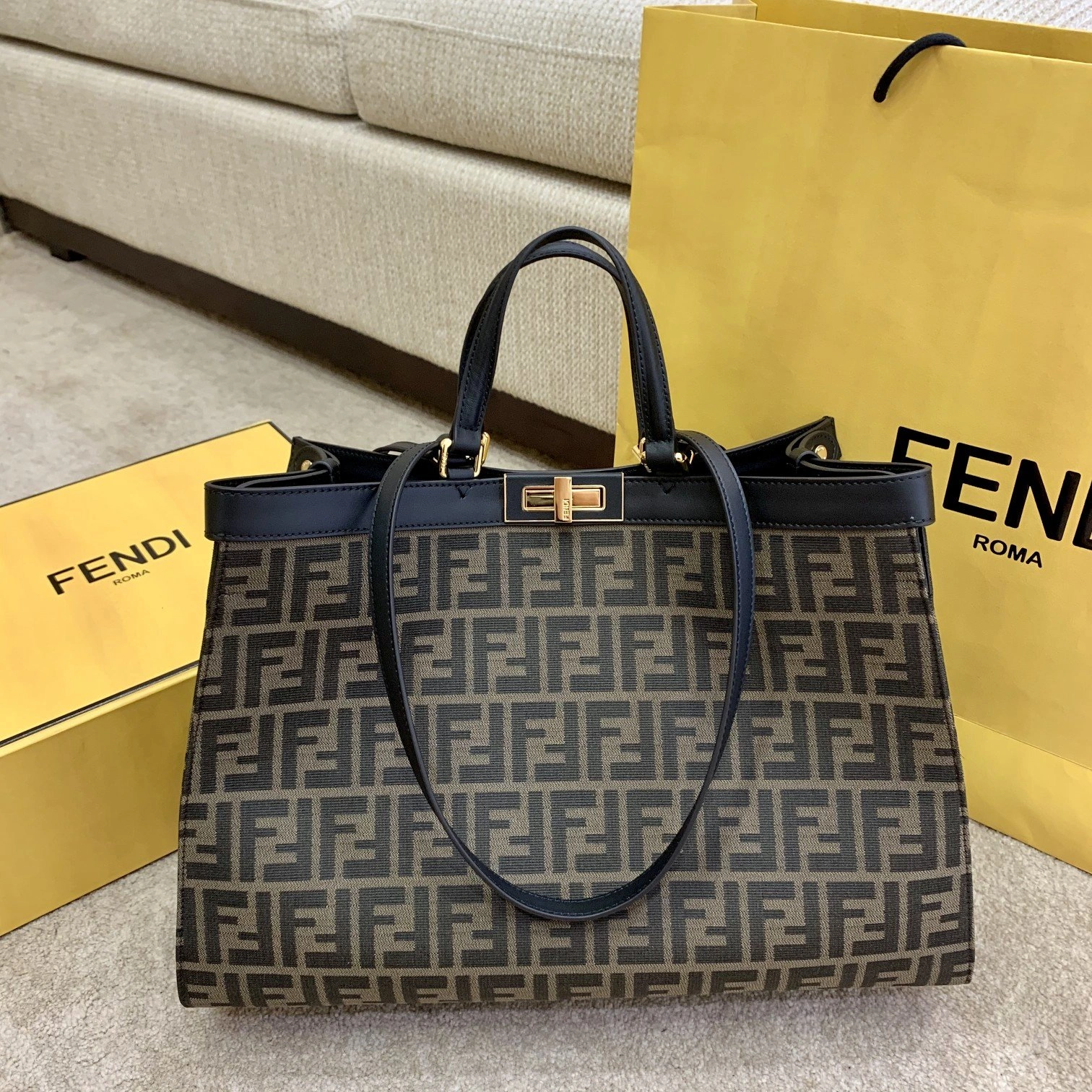 Fendi Peekaboo Bags TimelessDesign 69943