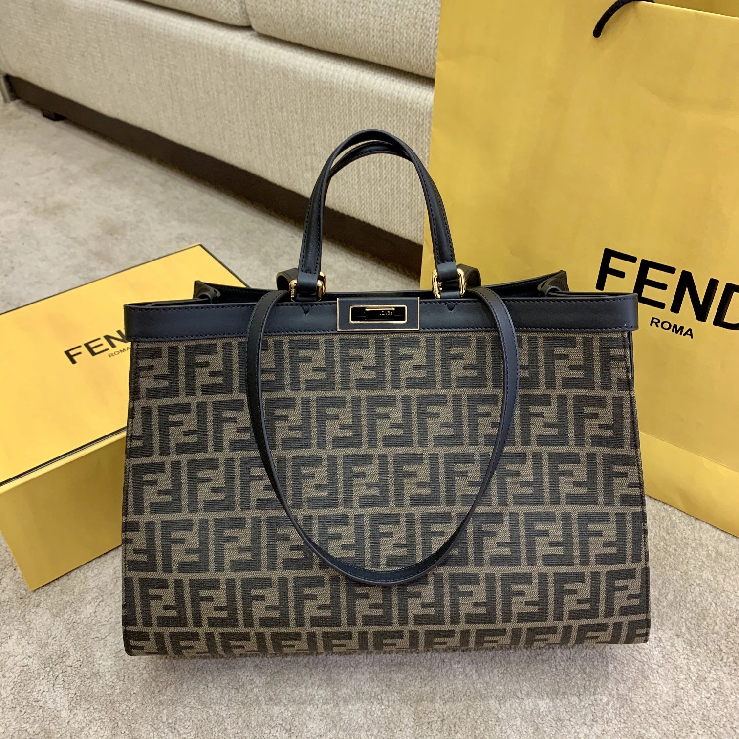 Fendi Peekaboo Bags TimelessDesign 69943