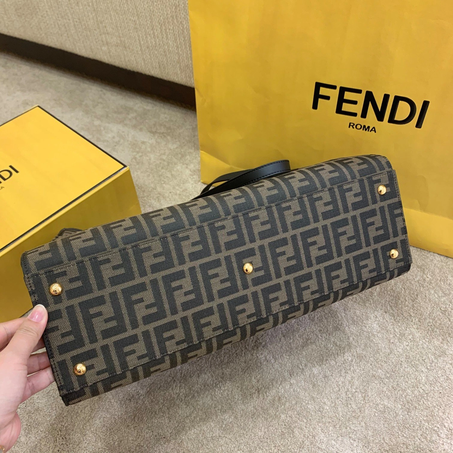 Fendi Peekaboo Bags TimelessDesign 69943