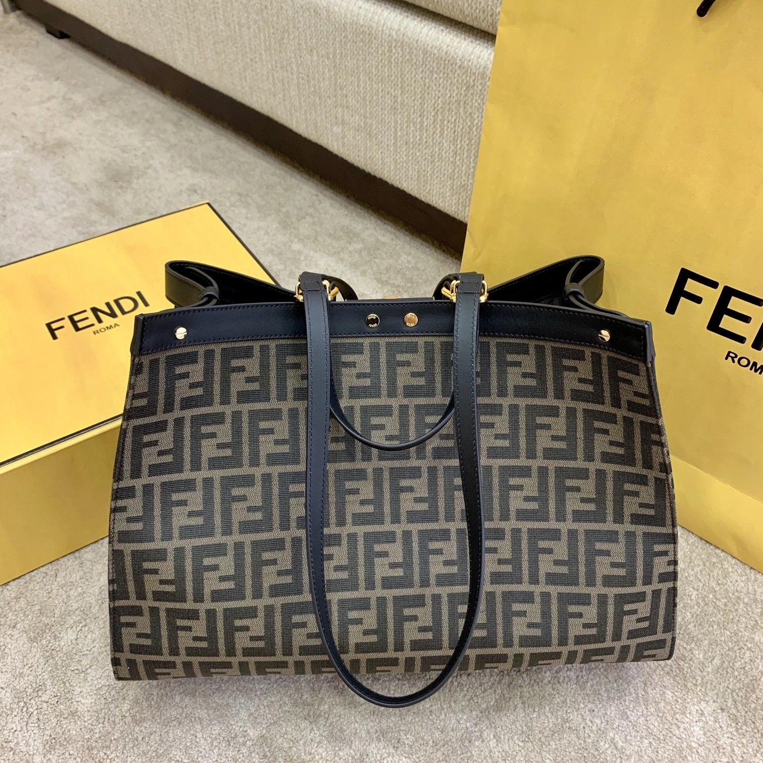 Fendi Peekaboo Bags TimelessDesign 69943
