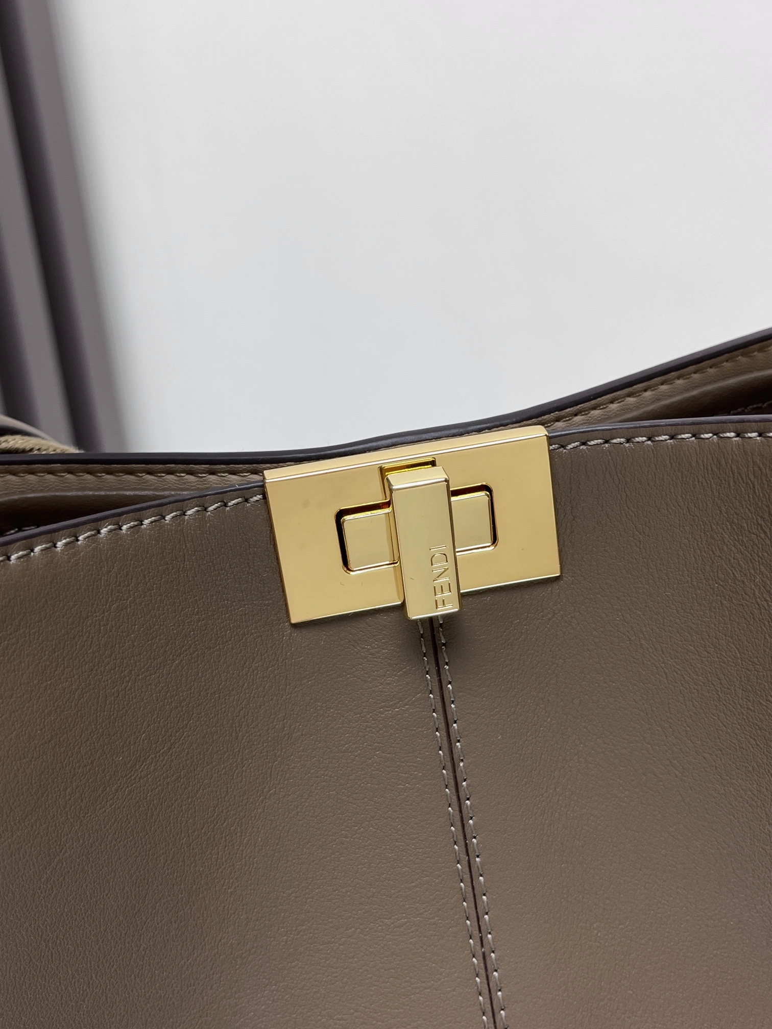 MultiPurpose Fendi Peekaboo Bags 69868