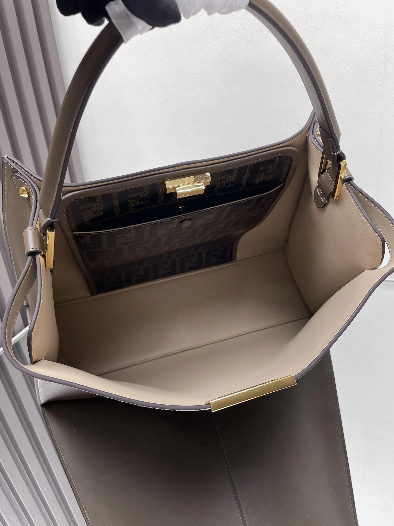 WrinkleFree Fendi Peekaboo Bags 69905