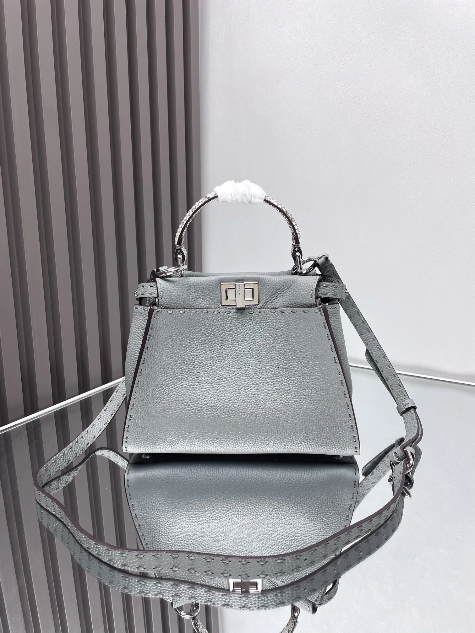 Unisex Fendi Peekaboo Bags 69830