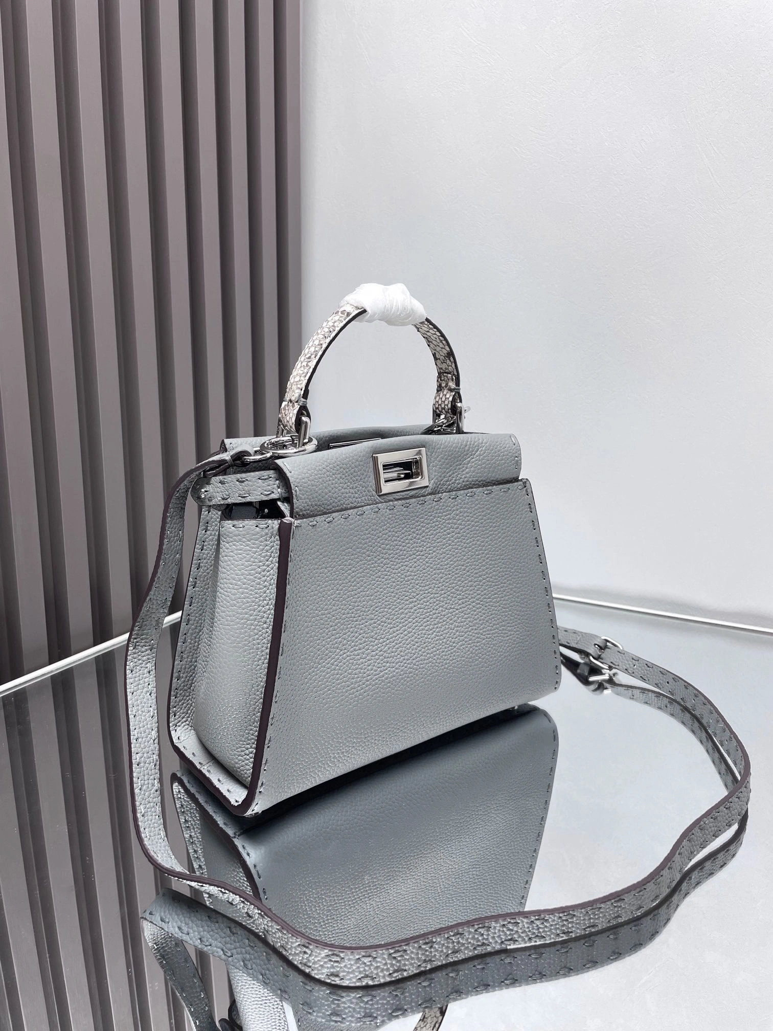 Unisex Fendi Peekaboo Bags 69830