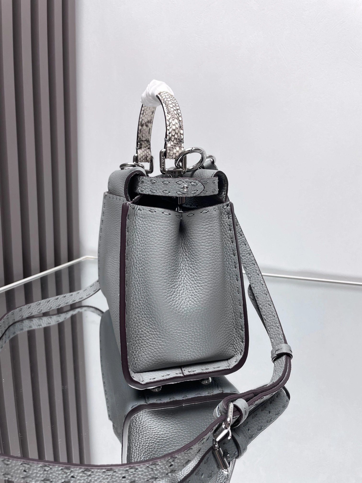 Unisex Fendi Peekaboo Bags 69830