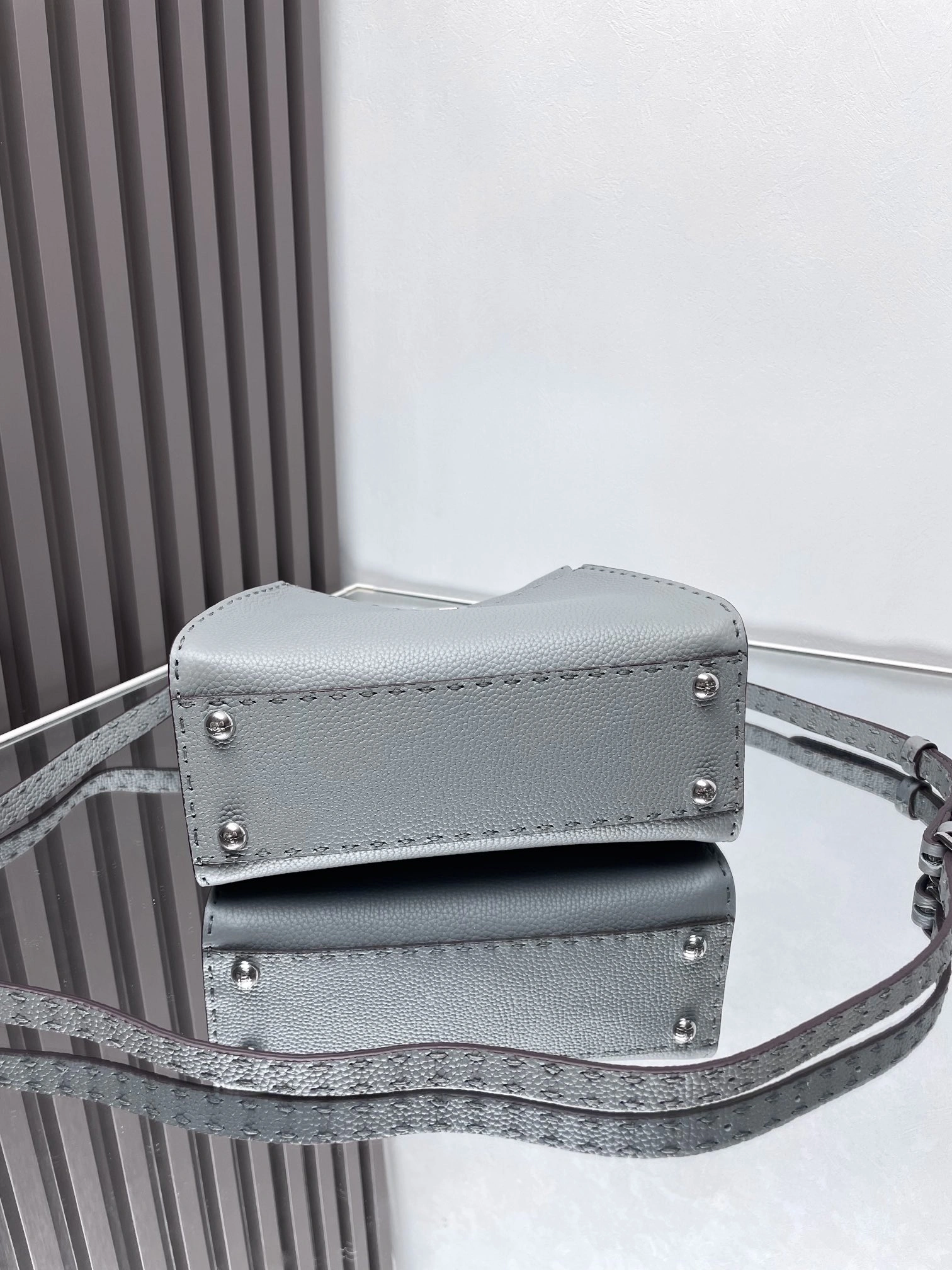 Unisex Fendi Peekaboo Bags 69830