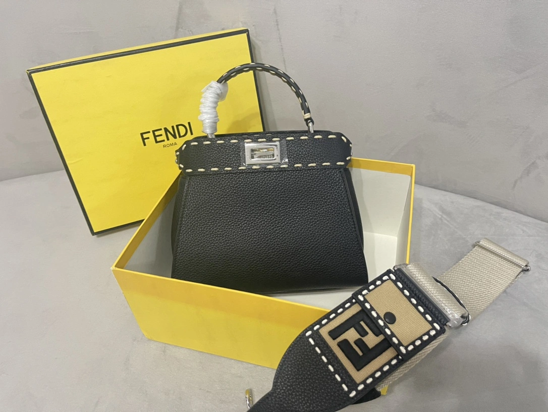 Fendi Peekaboo Bags ZipUp 69847