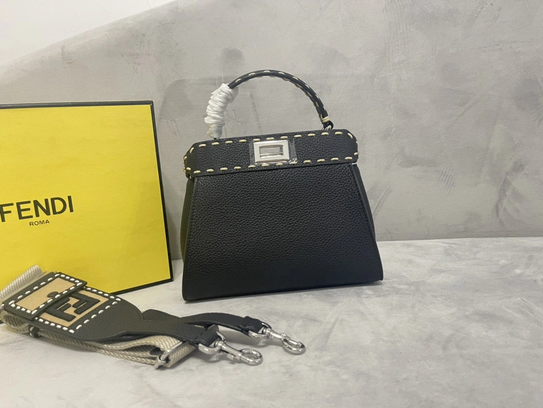 Fendi Peekaboo Bags ZipUp 69847