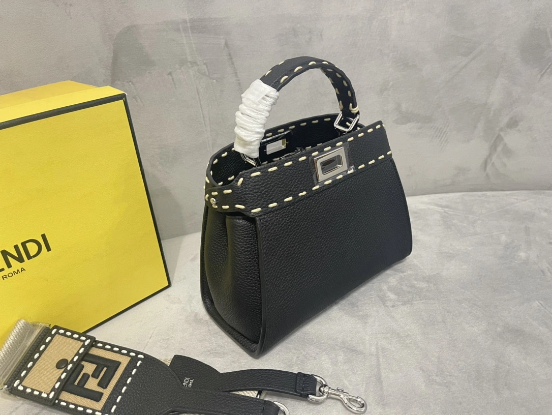 Fendi Peekaboo Bags ZipUp 69847