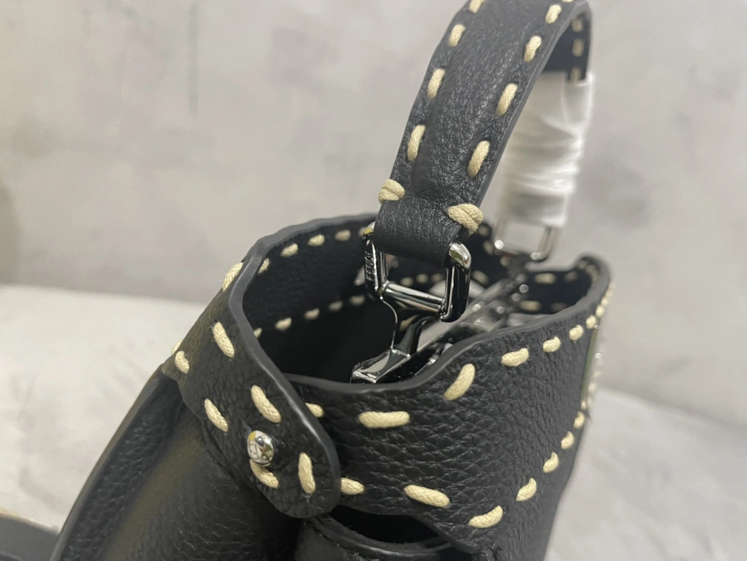 Fendi Peekaboo Bags ZipUp 69847