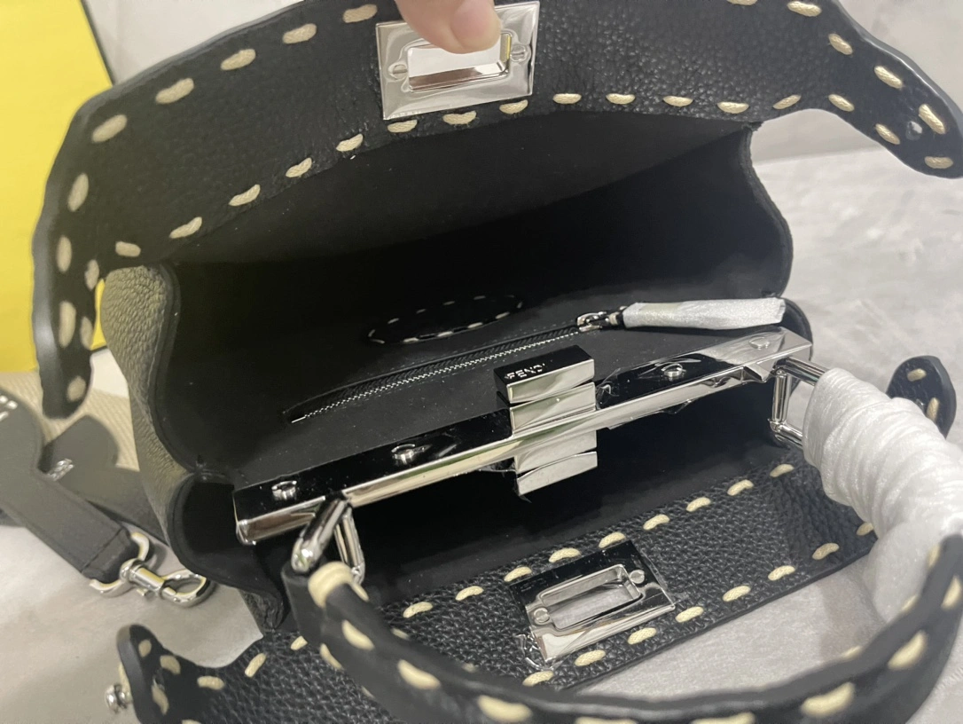 Fendi Peekaboo Bags ZipUp 69847