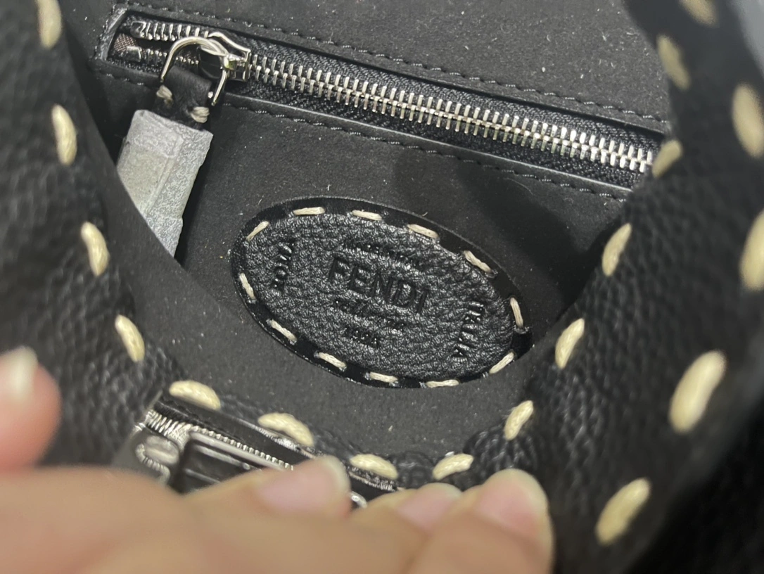 Fendi Peekaboo Bags ZipUp 69847