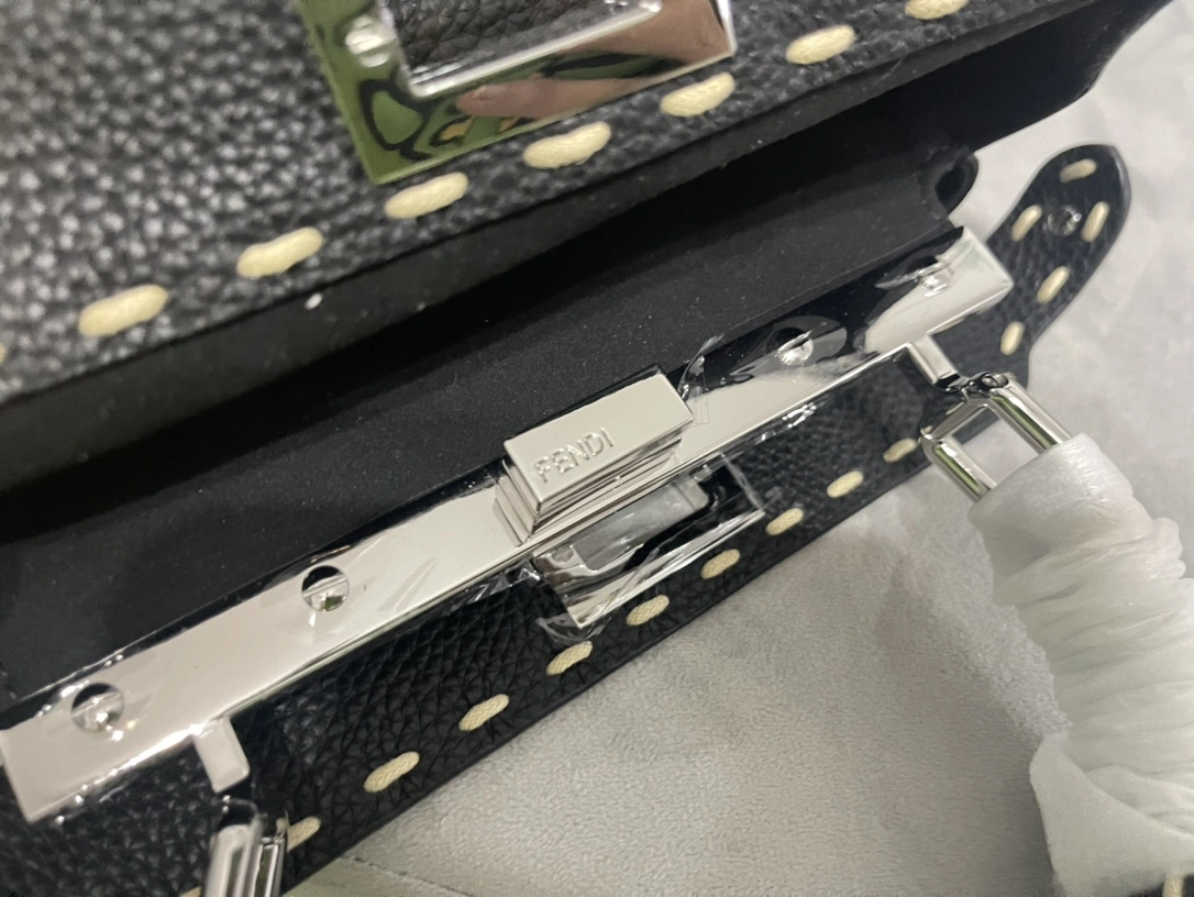 Fendi Peekaboo Bags ZipUp 69847