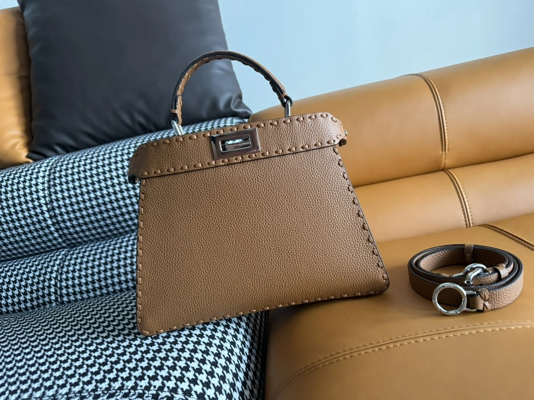 Resilient Fendi Peekaboo Bags 69840
