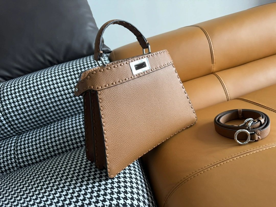 Resilient Fendi Peekaboo Bags 69840