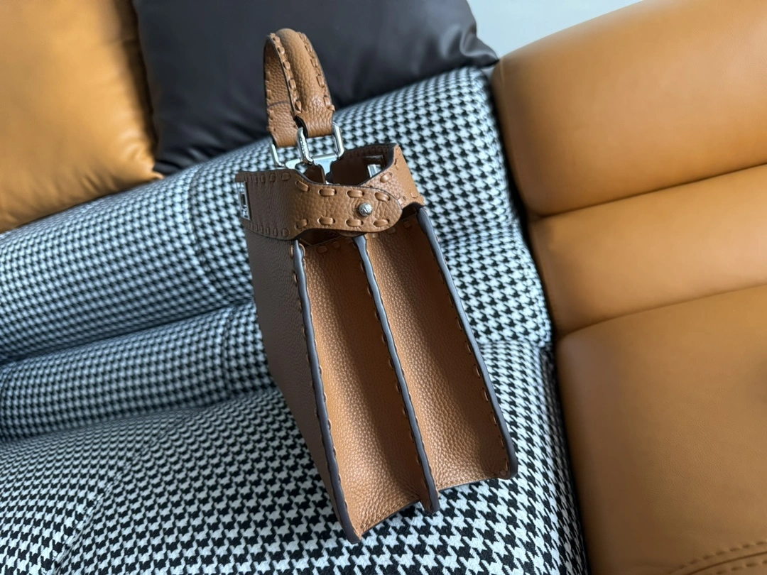 Resilient Fendi Peekaboo Bags 69840