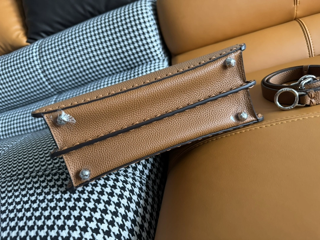 Resilient Fendi Peekaboo Bags 69840